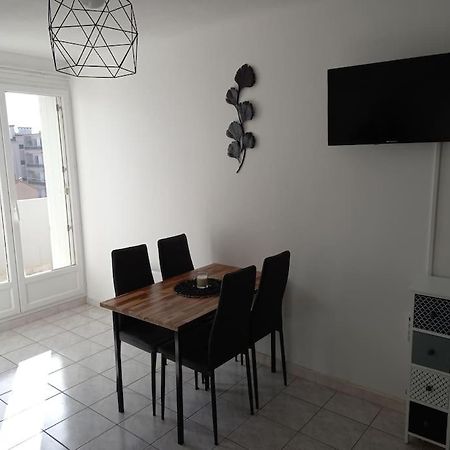 Appart 2/4 Pers Proche Centre Avec Balcon, Parking Narbonne Exterior foto