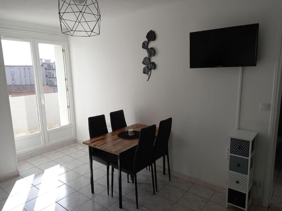 Appart 2/4 Pers Proche Centre Avec Balcon, Parking Narbonne Exterior foto