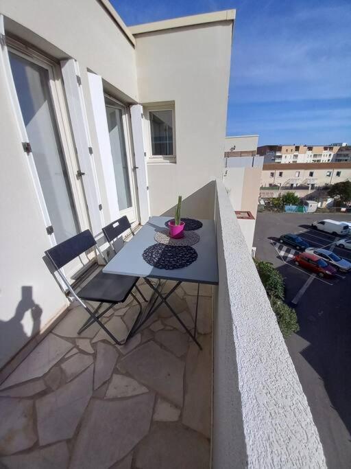 Appart 2/4 Pers Proche Centre Avec Balcon, Parking Narbonne Exterior foto